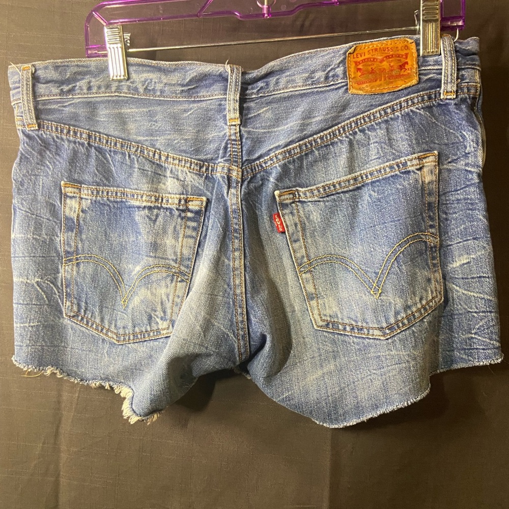 Levi’s denim shorts. W30.